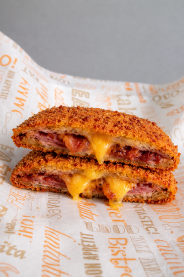 Cachopo Triple B con bacon crispy y cheddar fundido