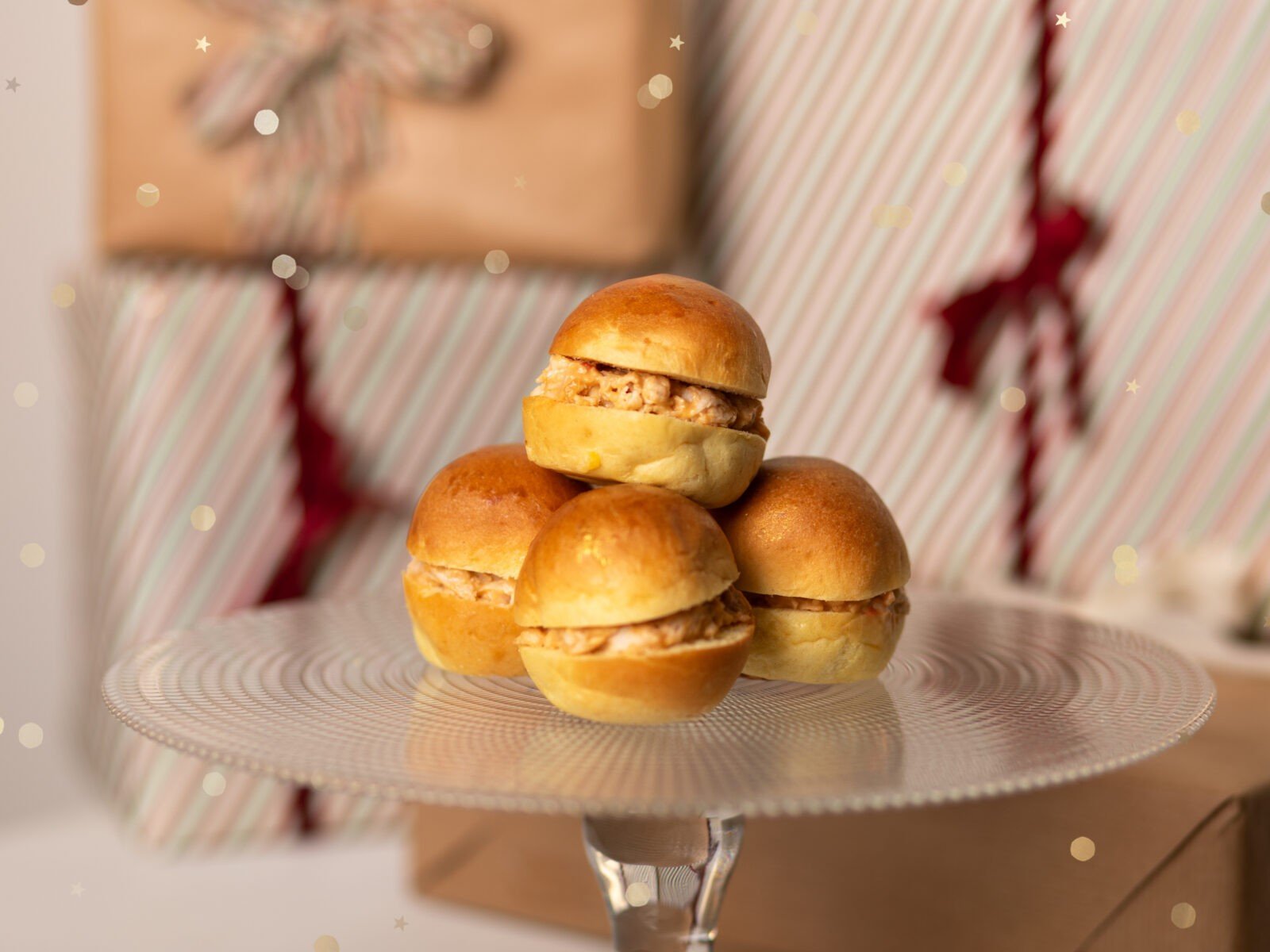 Mini brioche artesano con ternasco y alioli de ajo negro
