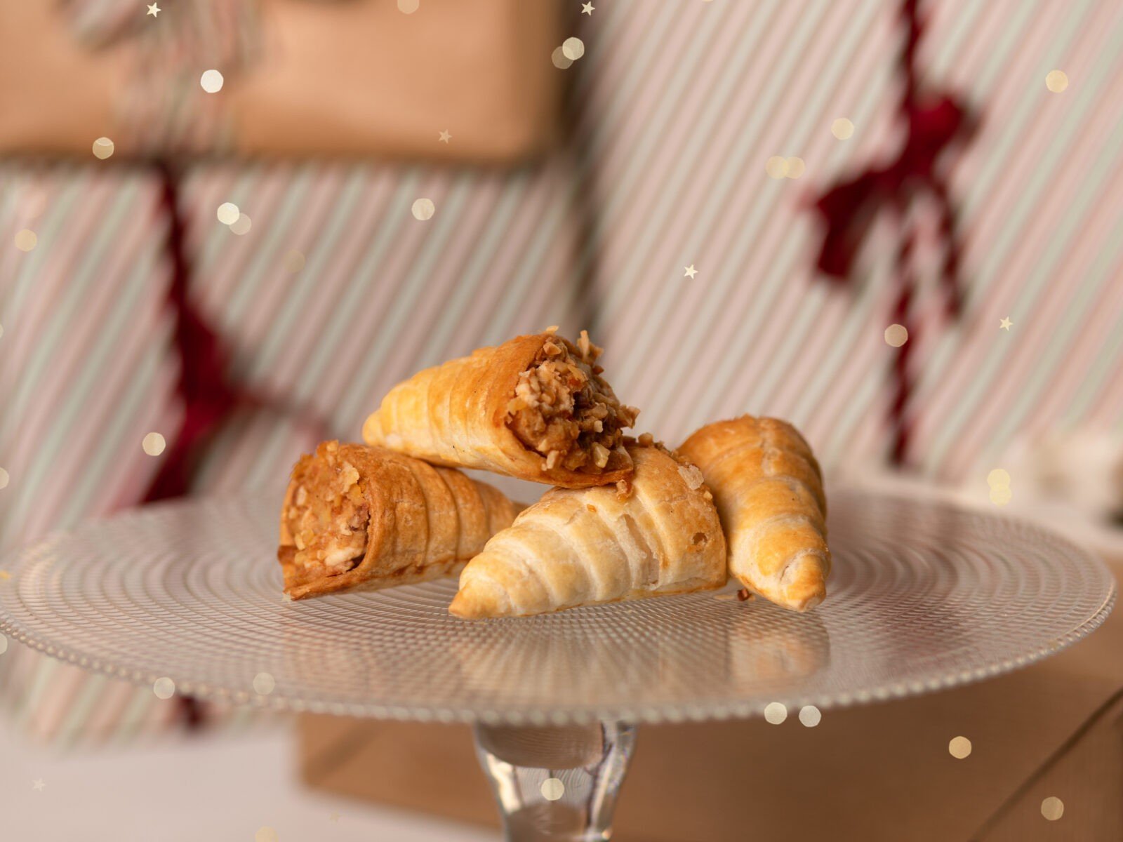 Conos de hojaldre rellenos de codorniz escabechada gourmet