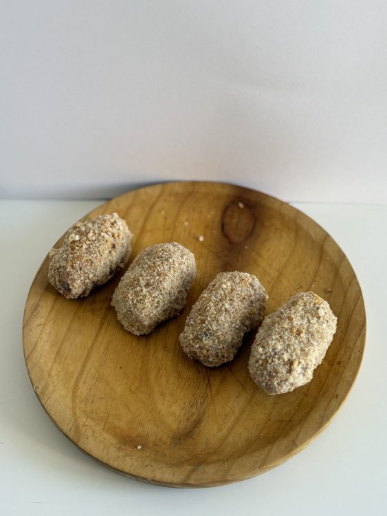 Croquetas artesanas de ternasco y longaniza rebozadas en pan de cañada