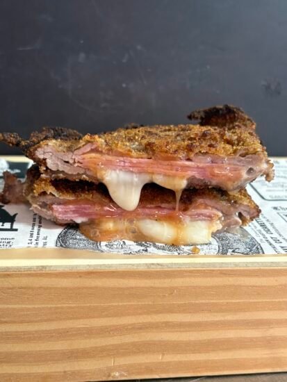 Cachopo gourmet navideño relleno de lacón y trufa