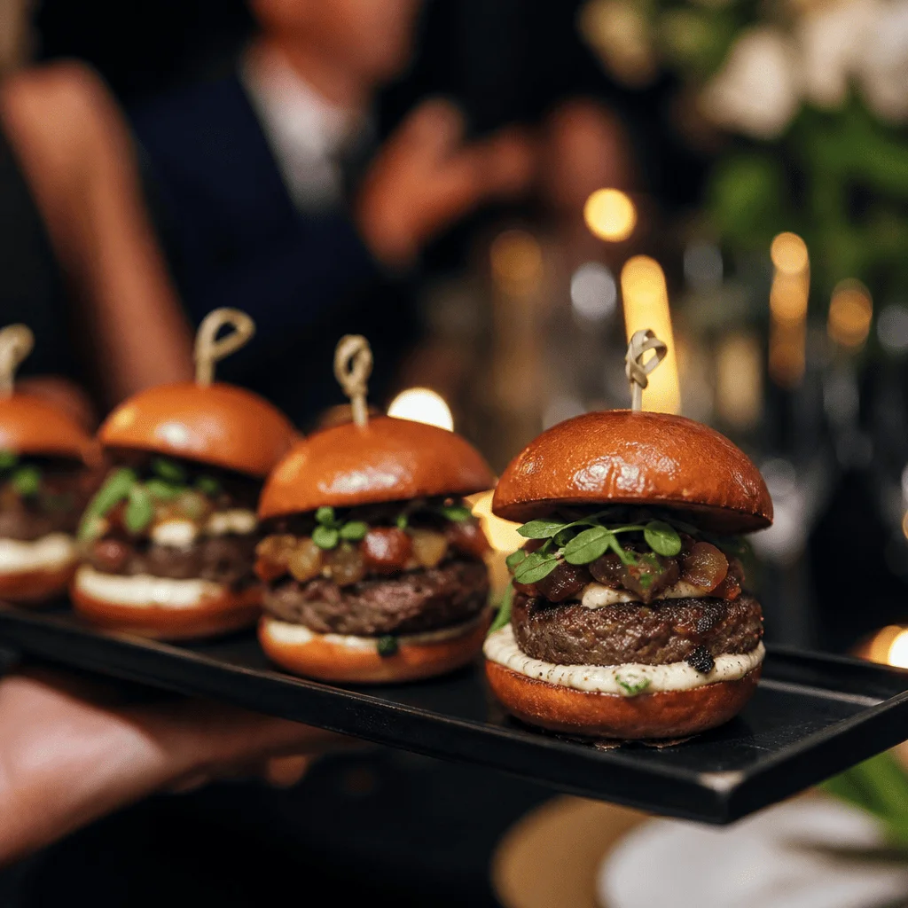 Descubre cómo sorprender a tus invitados con hamburguesas gourmet para eventos especiales. Elige ingredientes, recetas, y técnicas para una experiencia única.